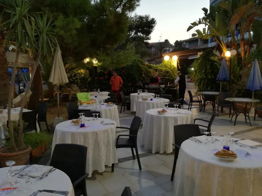Hotel Nike Giardini Naxos 4*,