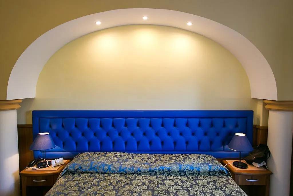 Hotel Nike Giardini Naxos 4*,
